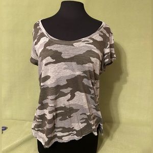 Vince Camuto Camo T